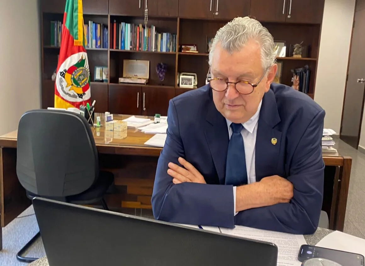 Senador articula força-tarefa para destravar malha ferroviária no RS