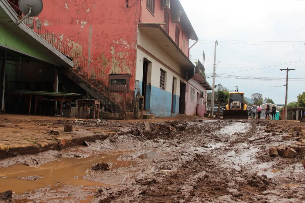 Estado abre prazo para municípios em estado de calamidade e emergência aderirem a novo programa social