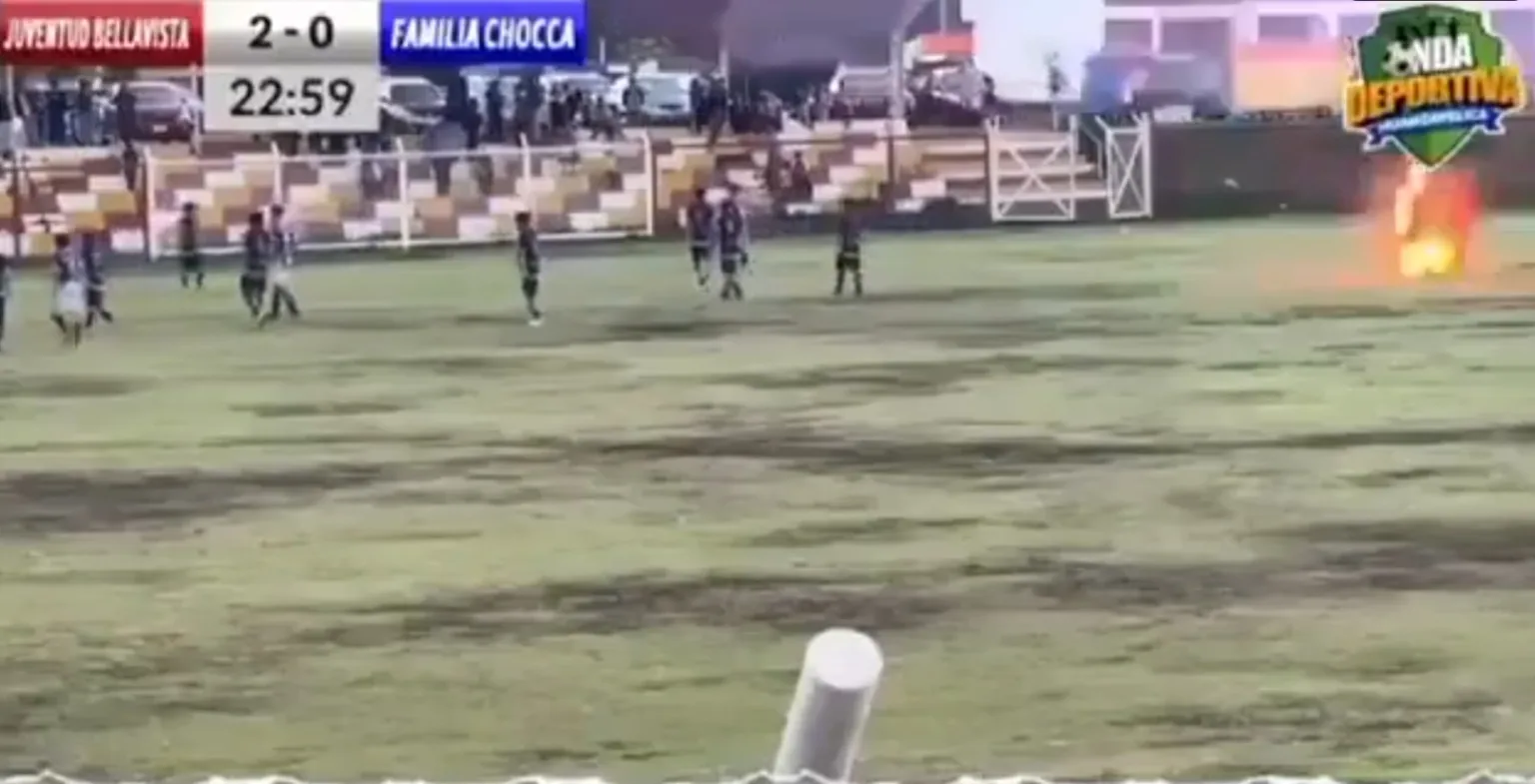 Jogador peruano morre atingido por raio em partida de futebol Jogador peruano morre atingido por raio em partida de futebol