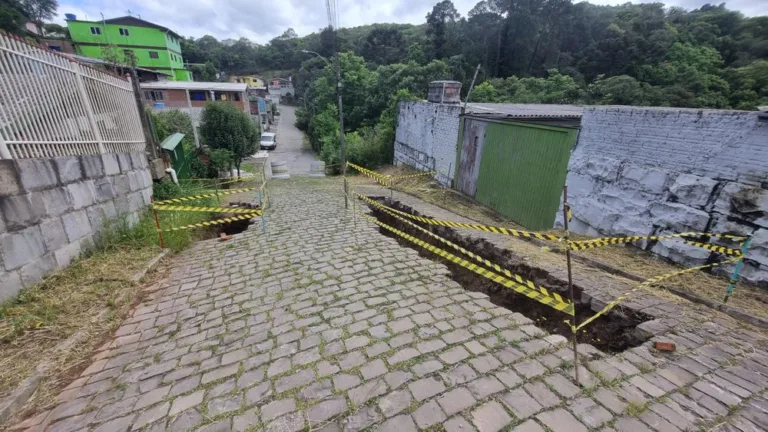 Caxias do Sul: após reclamação de moradores, Prefeitura anuncia licitação para conclusão de obra no bairro Castelo