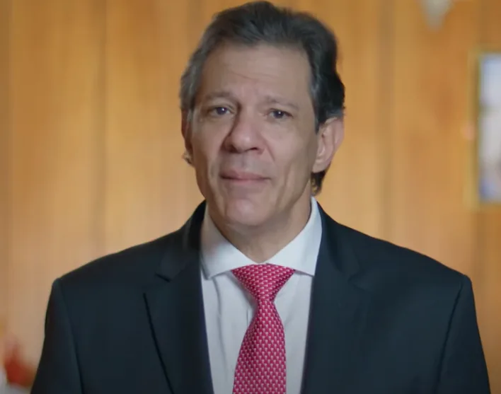 Haddad anuncia isenção de Imposto de Renda para quem ganha até R$ 5 mil