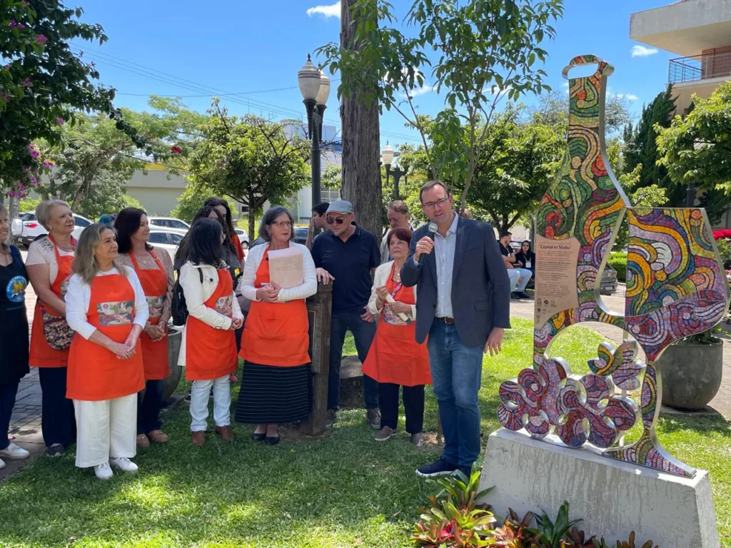 Mosaico artístico é entregue à comunidade de Bento Gonçalves