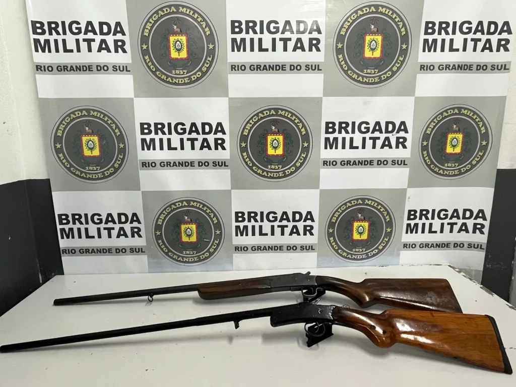 Duas mulheres são presas por porte de armas e um adolescente apreendido por tráfico de drogas em Caxias do Sul