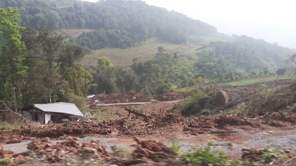 Audiência pública teve como objetivo discutir impactos da cheia do Rio das Antas e os deslizamentos ocorridos em maio deste ano.