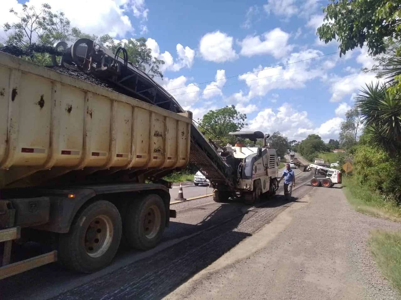 Reparos impactam no fluxo de trânsito e motoristas devem estar atentos à sinalização