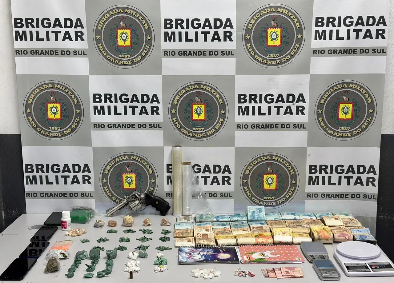 Choque prende casal com arma, drogas e mais de R$ 41 mil em Caxias do Sul