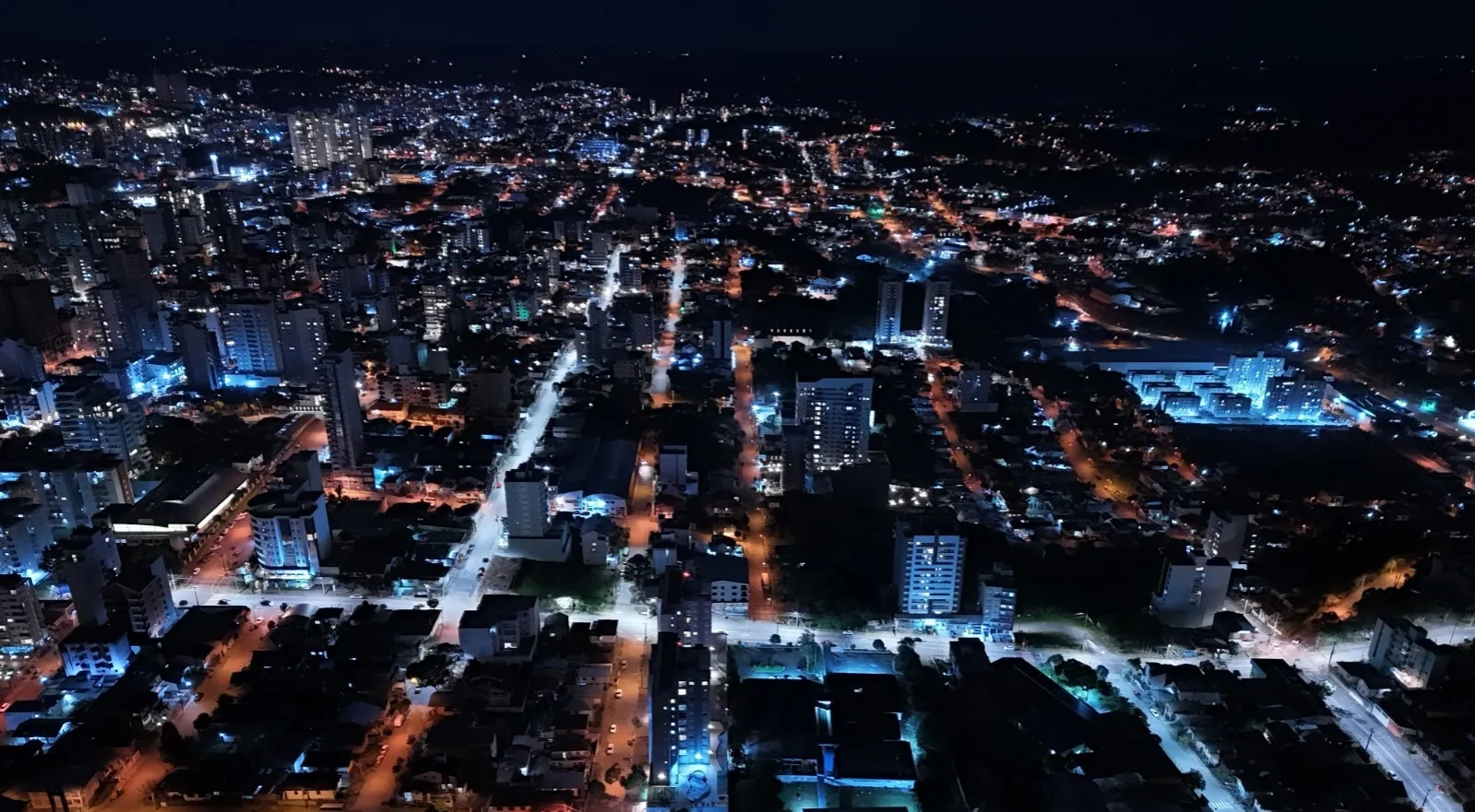 Em quase oito meses de concessão, 128 áreas públicas de Caxias do Sul tiveram a iluminação modernizada