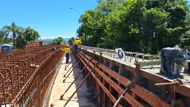 Concretagem das vigas começou nesta quinta-feira (14)