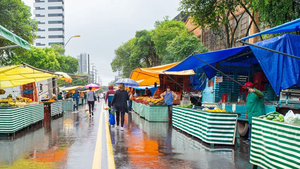 Feira ocorre com qualquer tempo, de terça a sábado em 38 locais da cidade