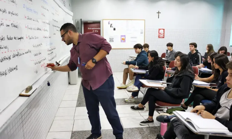 MEC divulga gabaritos oficiais e cadernos de questões do ENEM 2024