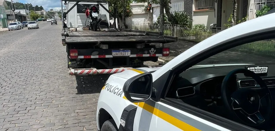 A Brigada Militar lavrou os autos de infração pertinentes aos crimes de trânsito cometidos.