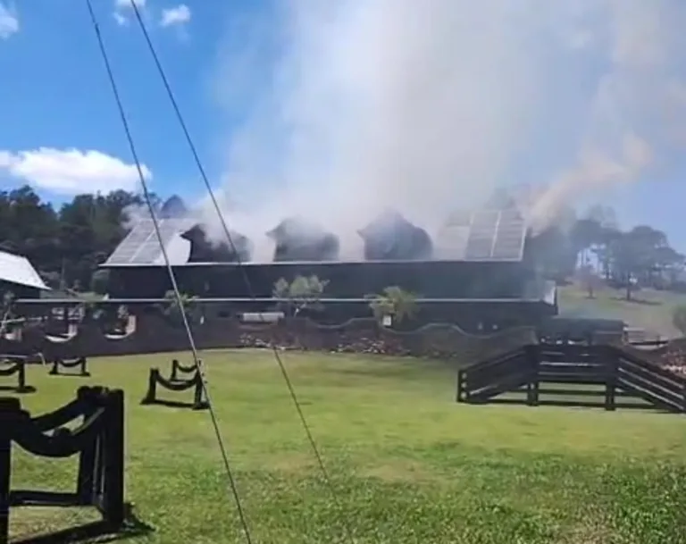 Incêndio atinge depósito da Casa da Ovelha, em Bento Gonçalves