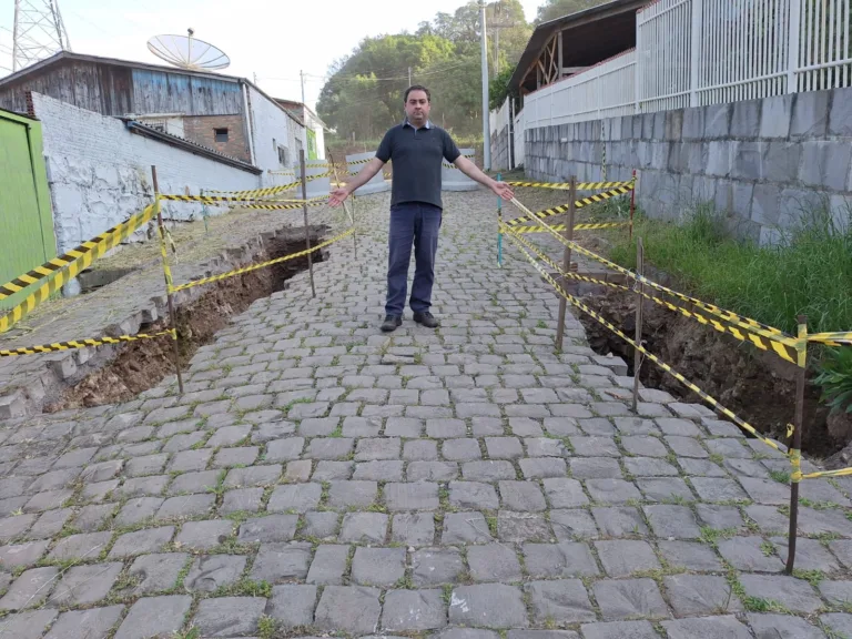 Obras inacabadas e dificuldades de acesso preocupam moradores do bairro Castelo, em Caxias do Sul