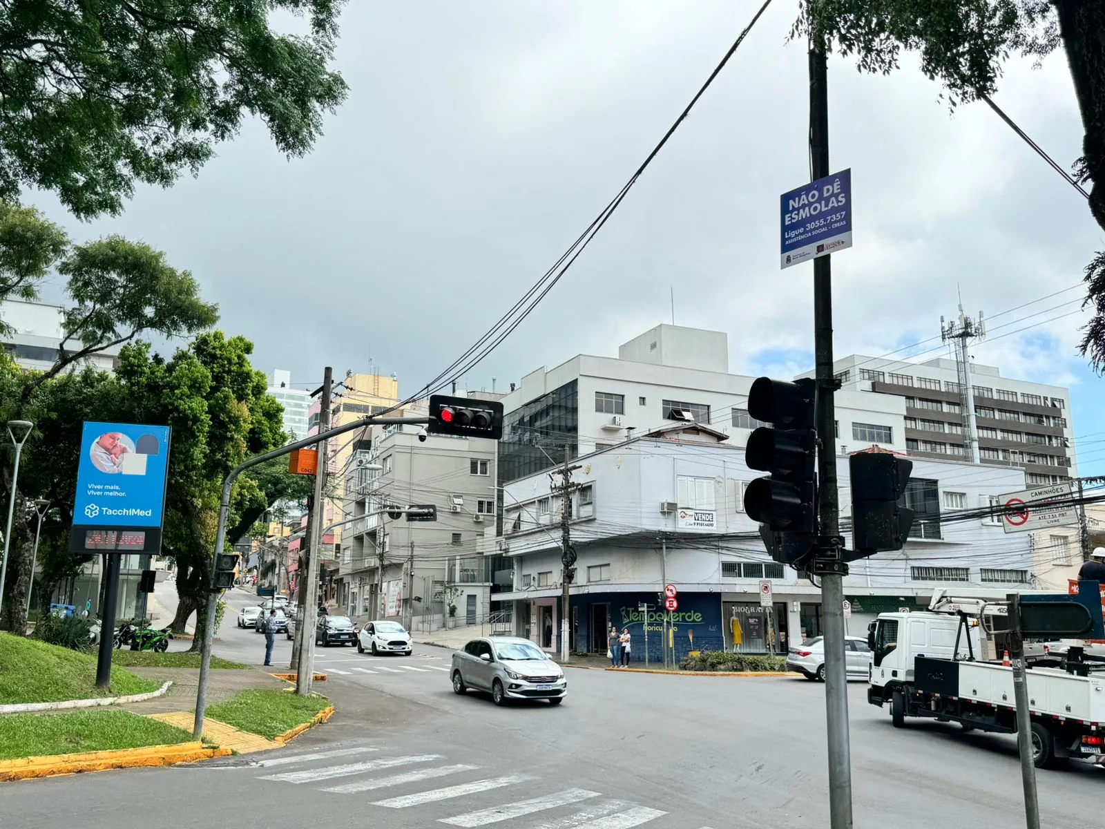 Prefeitura instala placas de "não dê esmolas" em Bento Gonçalves