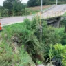 Após parte de cabeceira ceder, ponte que dá acesso à EMEF San Gennaro, em Caxias do Sul, receberá conserto