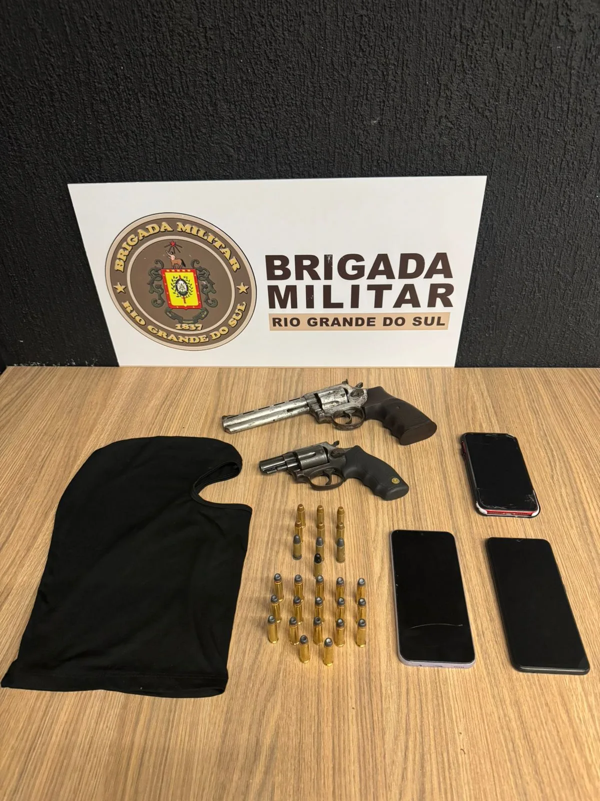 Adolescentes são apreendidos com armas e carro roubado em Garibaldi