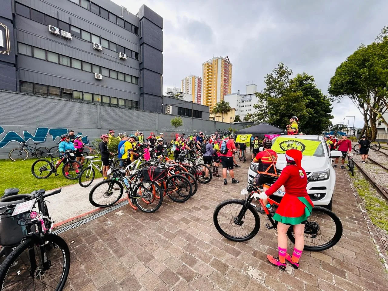 Pedal Natalino Solidário reúne mais de cem ciclistas em Caxias do Sul