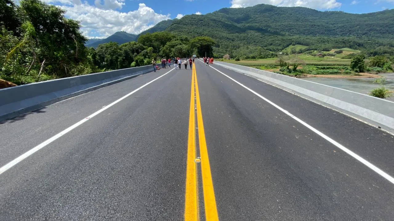 Nova travessia substitui a ponte que caiu, em maio, durante a enchente do Rio Caí