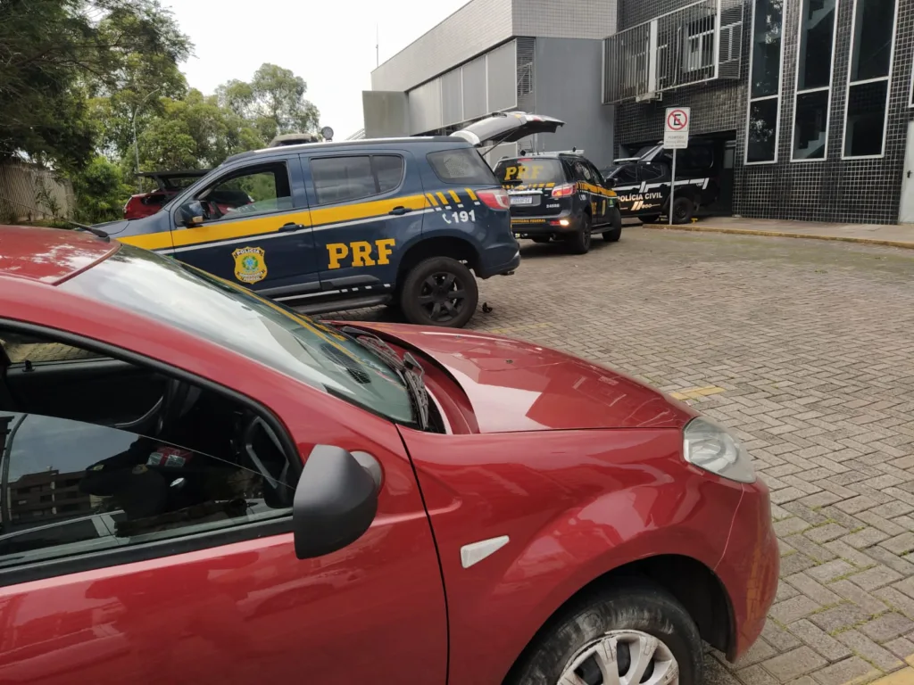 Adolescente é apreendido após fugir da PRF e causar acidente em Caxias do Sul Adolescente é apreendido após fugir da PRF e causar acidente em Caxias do Sul