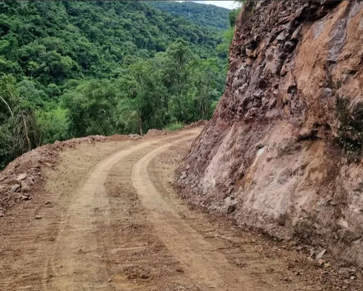 Estrada da Ponte do Raposo, entre Gramado e Caxias do Sul, é liberada após remoção de barreira