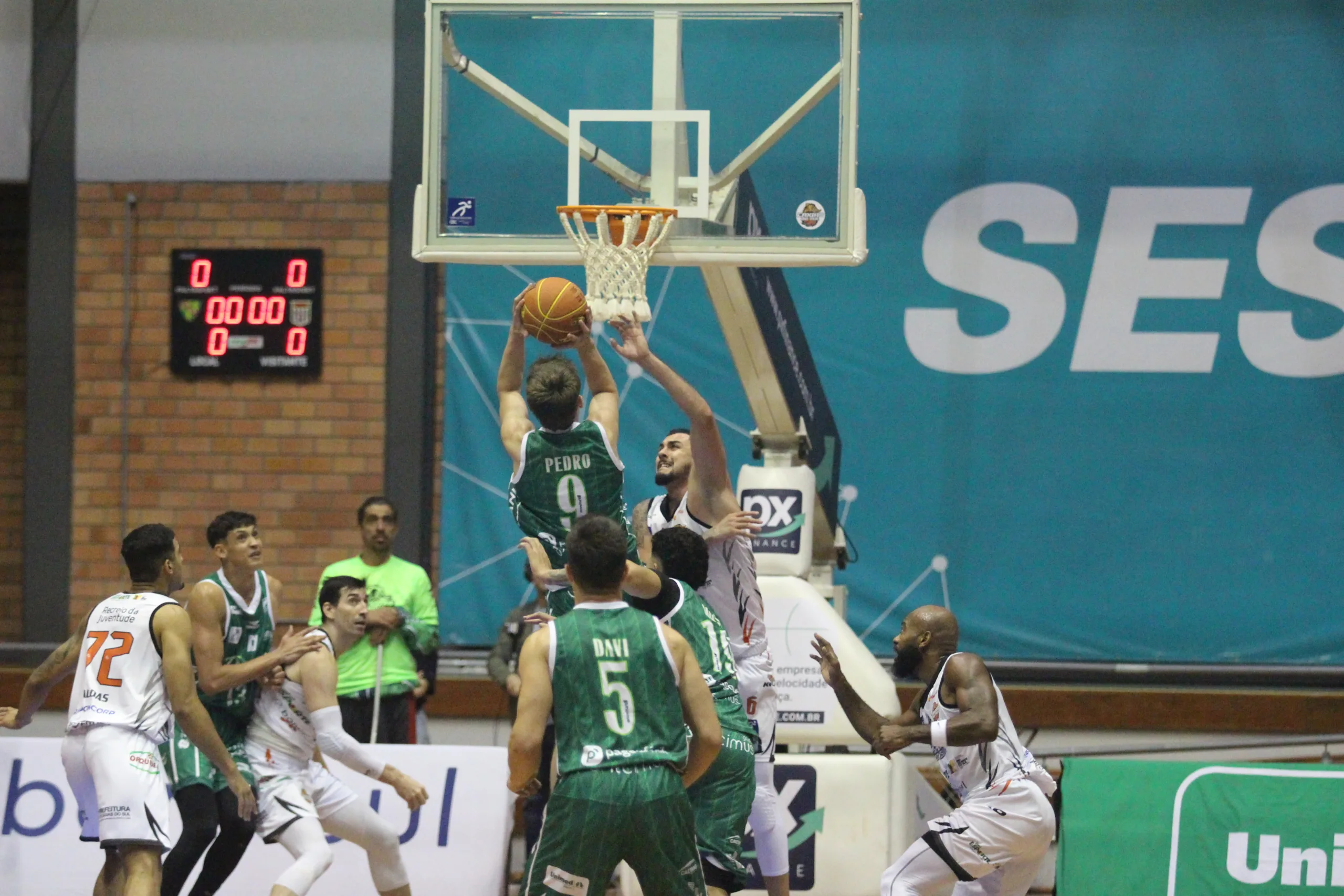 Caxias do Sul Basquete perde para o Bauru em casa pelo NBB