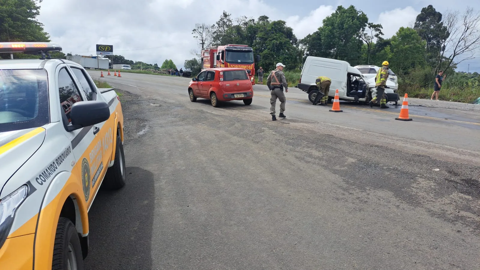 Motorista fica ferido em acidente envolvendo três veículos na RSC-453, em Caxias do Sul