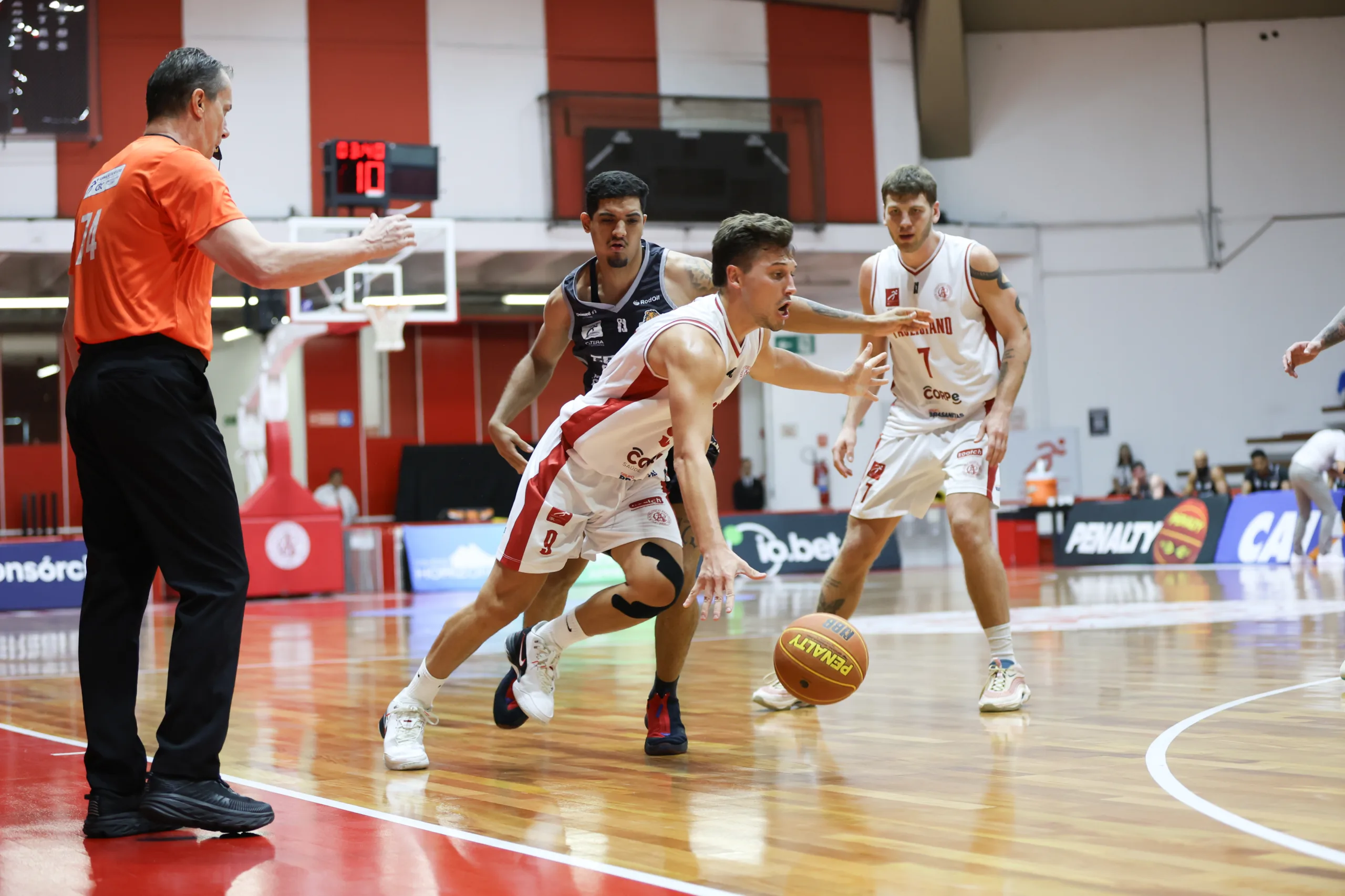 Caxias do Sul Basquete perde de novo e chega a sete derrotas seguidas no NBB