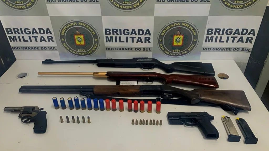 Brigada Militar prende dois homens por porte irregular de arma de fogo em Caxias do Sul