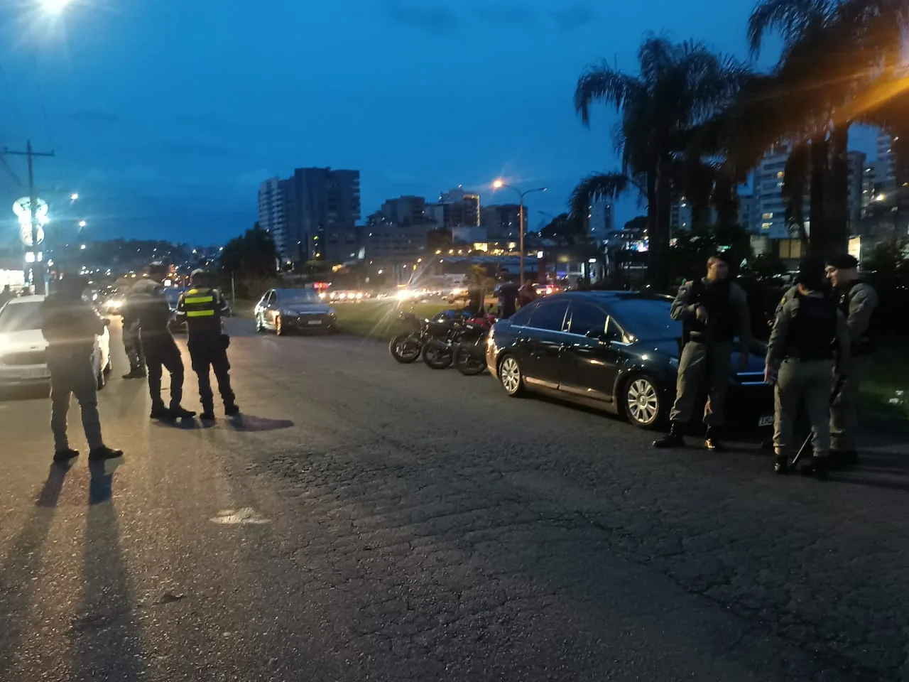 Blitz resulta em 31 autuações na Rua João Nichele, em Caxias do Sul