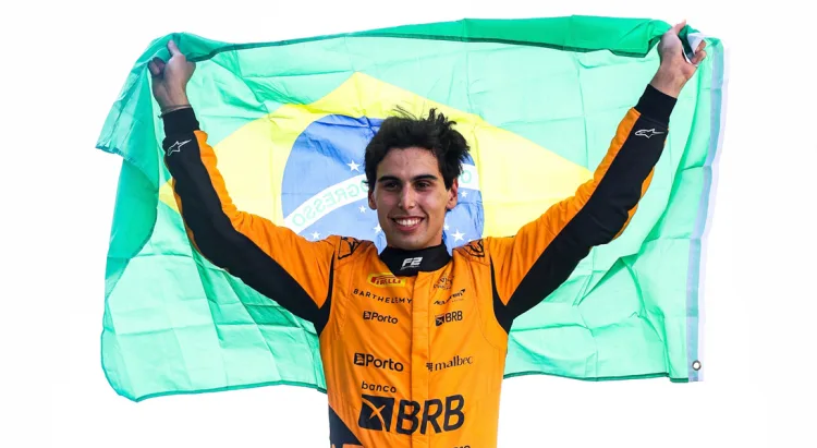 Gabriel Bortoleto, de 20 anos, confirmou seu título mundial na Fórmula 2 ao terminar o GP de Abu Dhabi, neste domingo (8), na segunda posição.