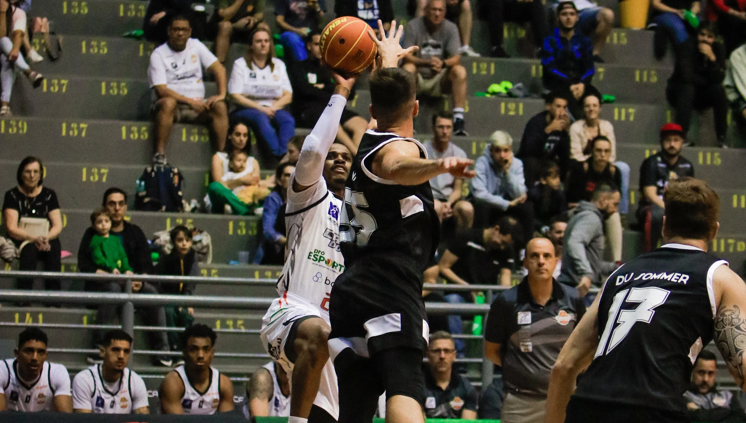 Com placar acirrado, Caxias do Sul Basquete vence o Corinthians