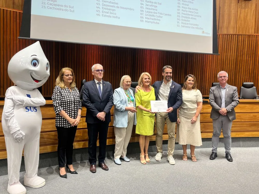 Caxias do Sul, representada pela vice-prefeita, Paula Ioris, recebeu distinção pelo bom desempenho na imunização com a Tríplice Viral, que protege contra sarampo, caxumba e rubéola 