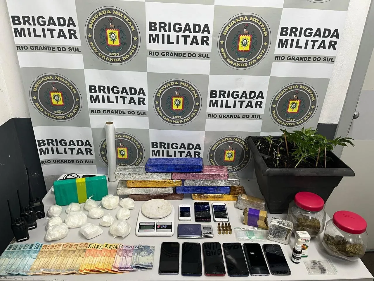 Trio é preso com nove quilos de drogas em Caxias do Sul