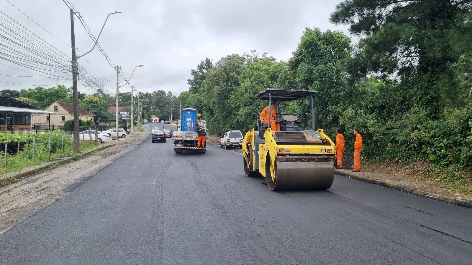 Obras de recapeamento asfáltico alteram o trânsito em bairros de Caxias do Sul