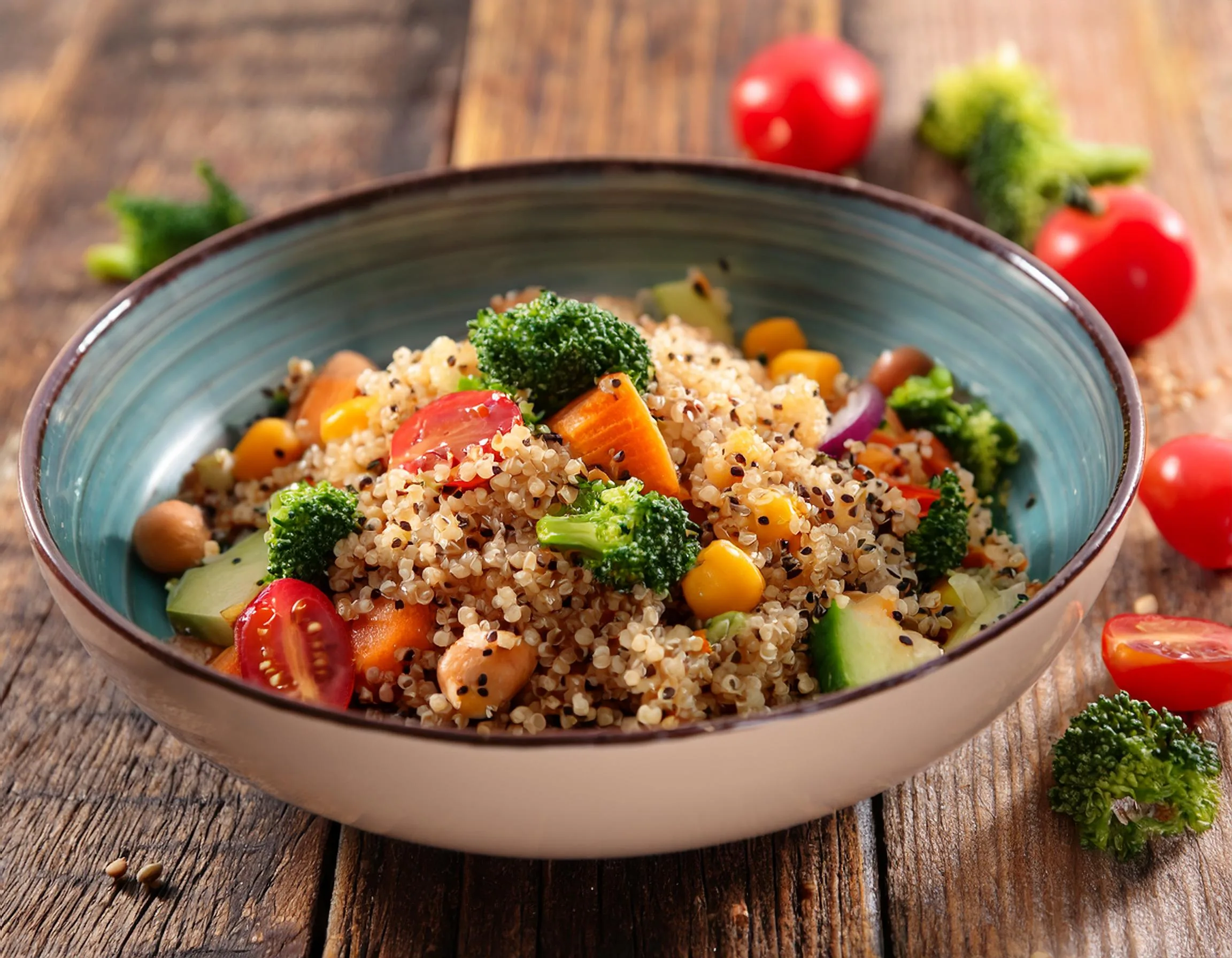 Salada de quinoa com legumes