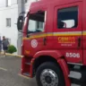 Ao chegarem ao local, na rua Severino Cenbranet, os bombeiros identificaram que o fogo estava em um apartamento do segundo andar.