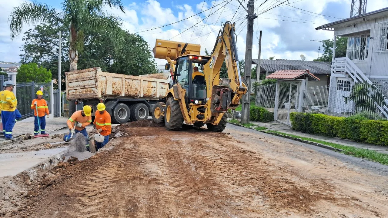 Obras em adutora alteram o trânsito no bairro Santo Antão, em Bento Gonçalves