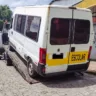 Motorista é multado e van recolhida por suspeita de transporte escolar irregular em Caxias do Sul