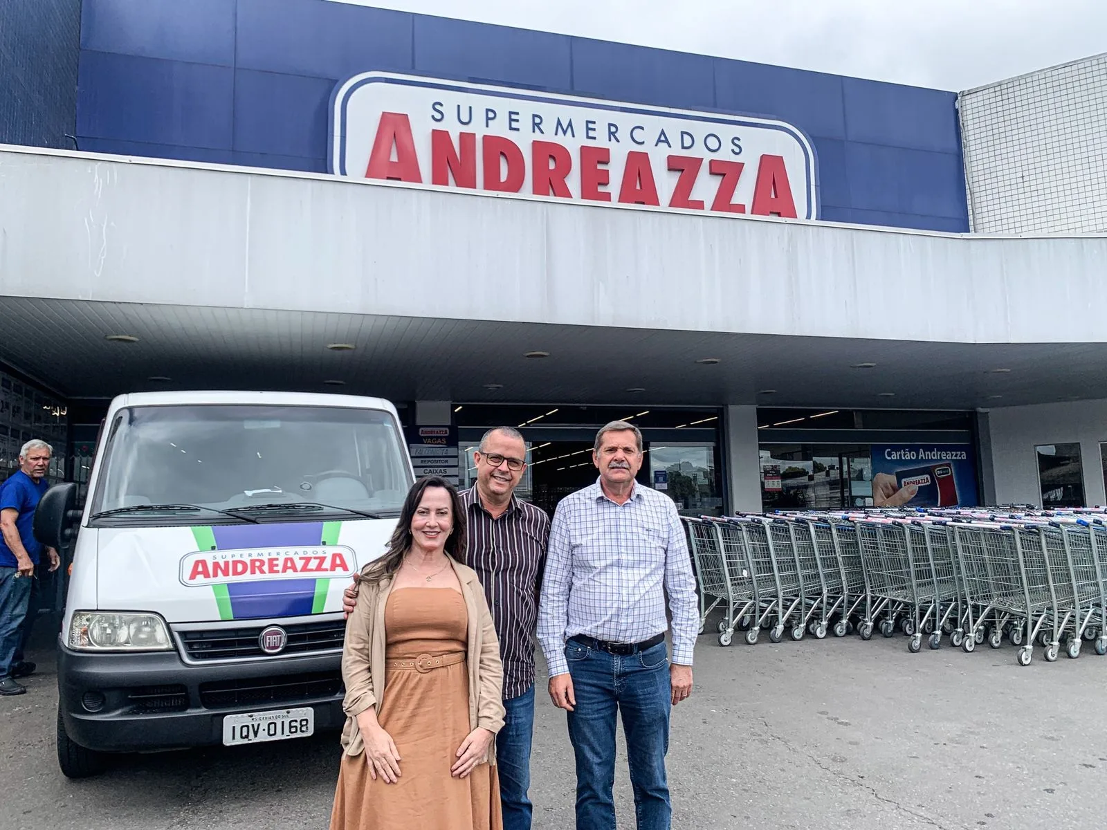 Jaime Andreazza com os franqueados do Cartão de Todos em Caxias do Sul, Núbia e Charley