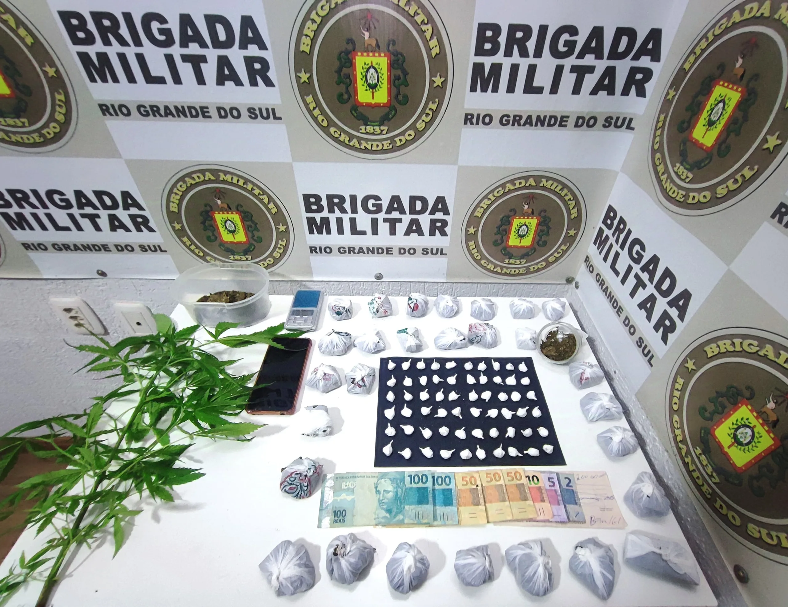 Traficante é preso com cocaína e maconha em Serafina Corrêa