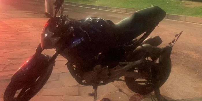 Homem e comparsa tentavam fugir da Guarda Municipal em moto roubada, após assaltos na cidade