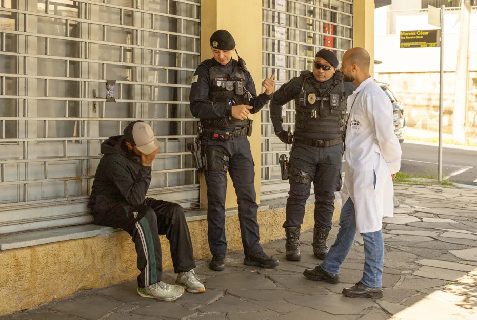 Força-tarefa de abordagem e acolhimento da pop rua de Caxias do Sul em ação.