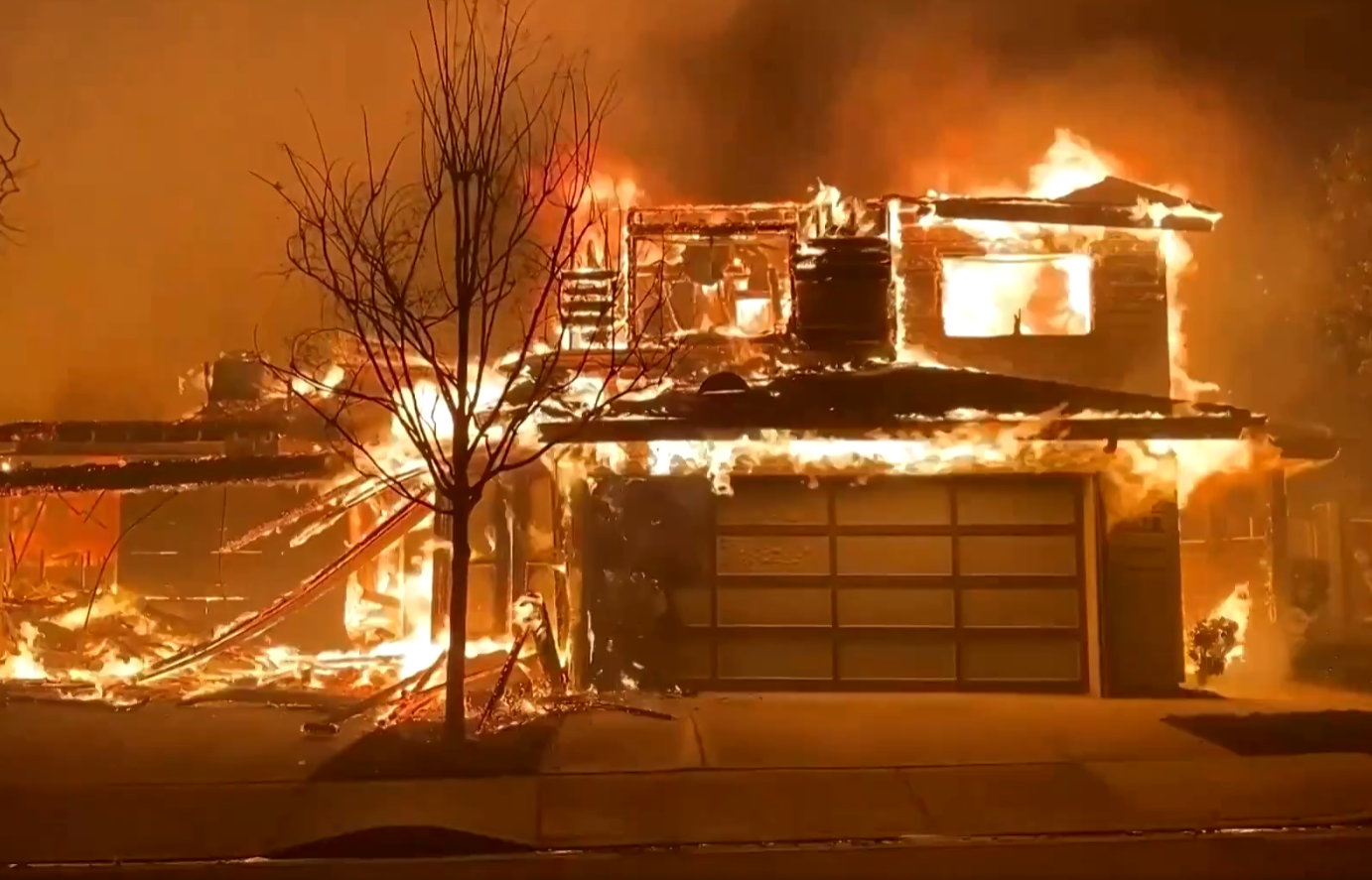 Incêndios matam 5 pessoas em Los Angeles, nos Estados Unidos