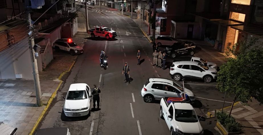 Operação abordou 106 veículos entre sexta-feira (17) e sábado (18).