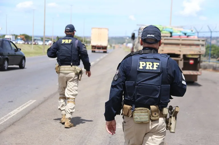 Policiais rodoviários irão verificar o descanso, sistema de frenagem e utilizarão o etilômetro 