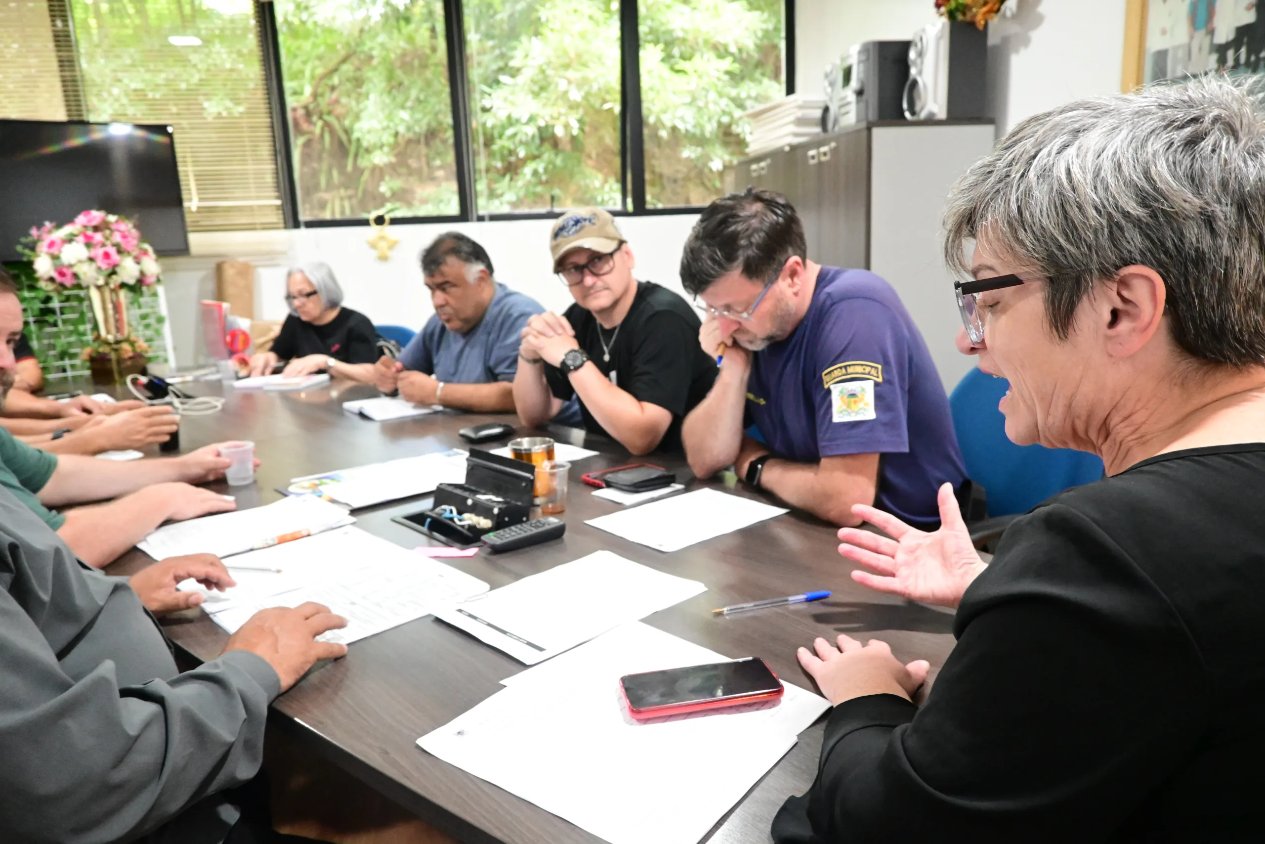 Foto de uma reunião sobre o tema com integrantes da Guarda Municipal nesta semana