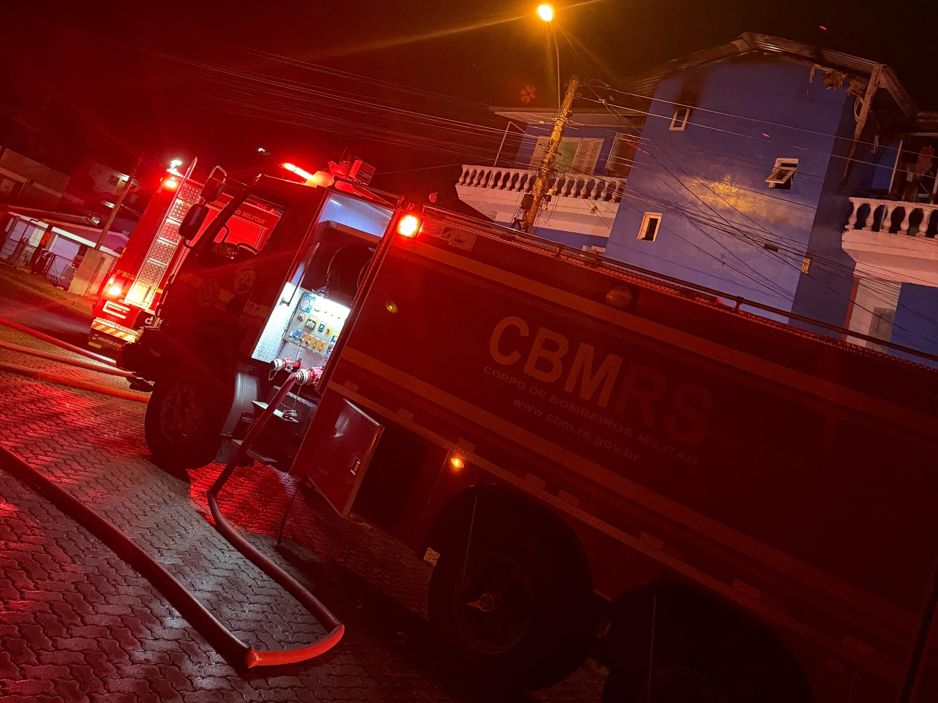 Incêndio atinge prédio residencial em Bento Gonçalves