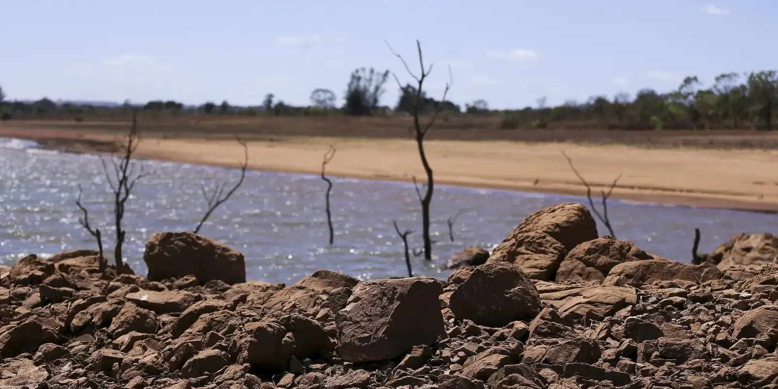 Evento climático resfria as águas do Oceano Pacífico e influencia o clima global.