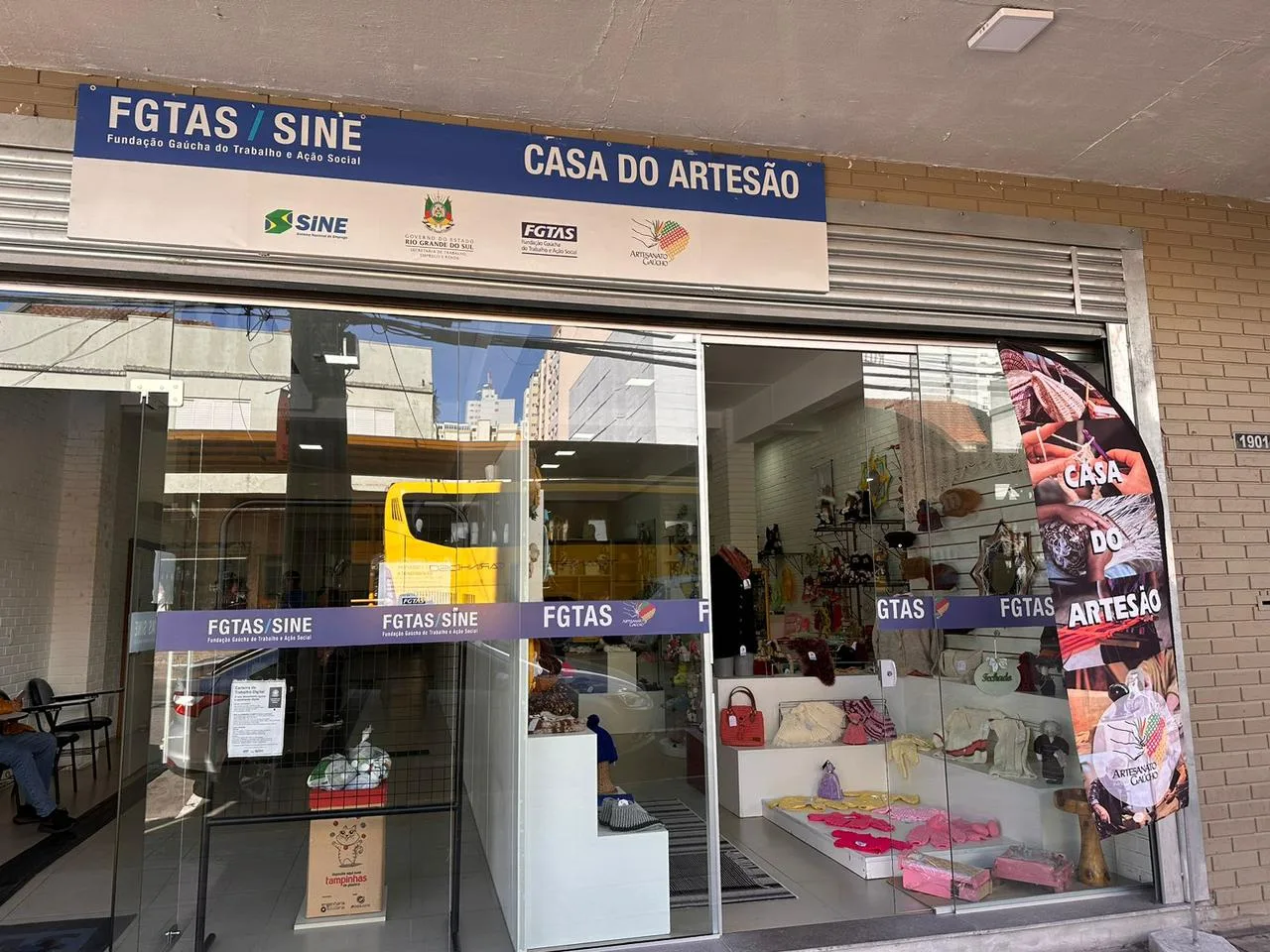 Jovens dispensados do quartel e população em geral podem concorrer a 340 vagas no Sine de Caxias