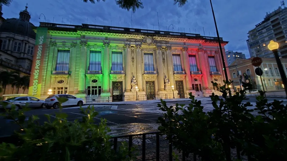 Luzes em prédios públicos de Porto Alegre homenageiam os 150 anos da imigração italiana no Estado